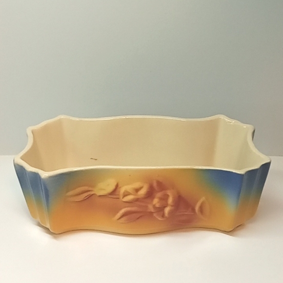 Vintage blue & yellow Shawnee pottery marked USA 181 planter, with floral design - Picture 2 of 10